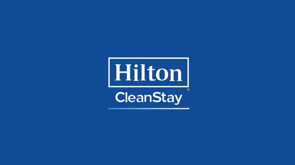 Отель Doubletree By Hilton Уиттиер Экстерьер фото