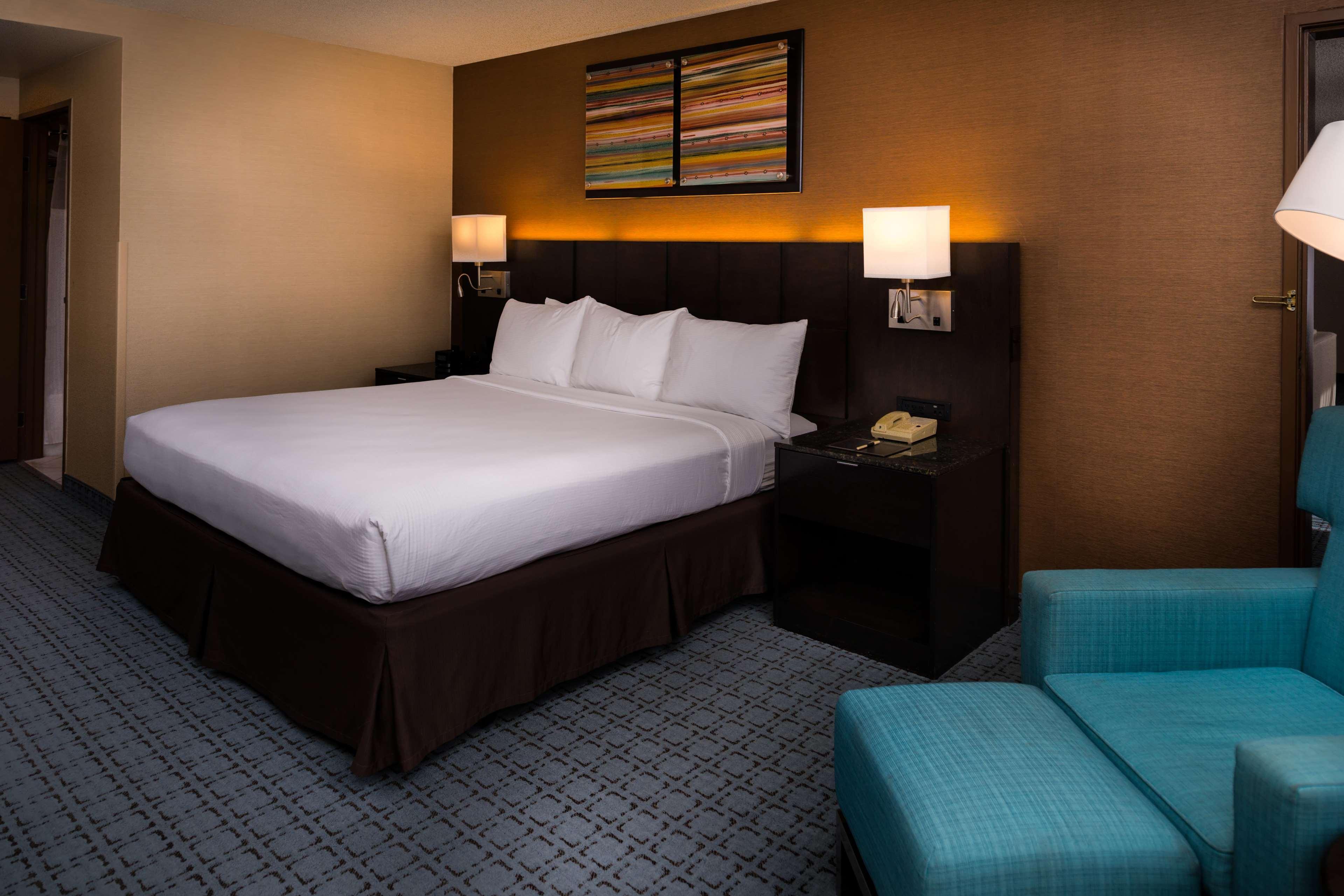 Отель Doubletree By Hilton Уиттиер Экстерьер фото