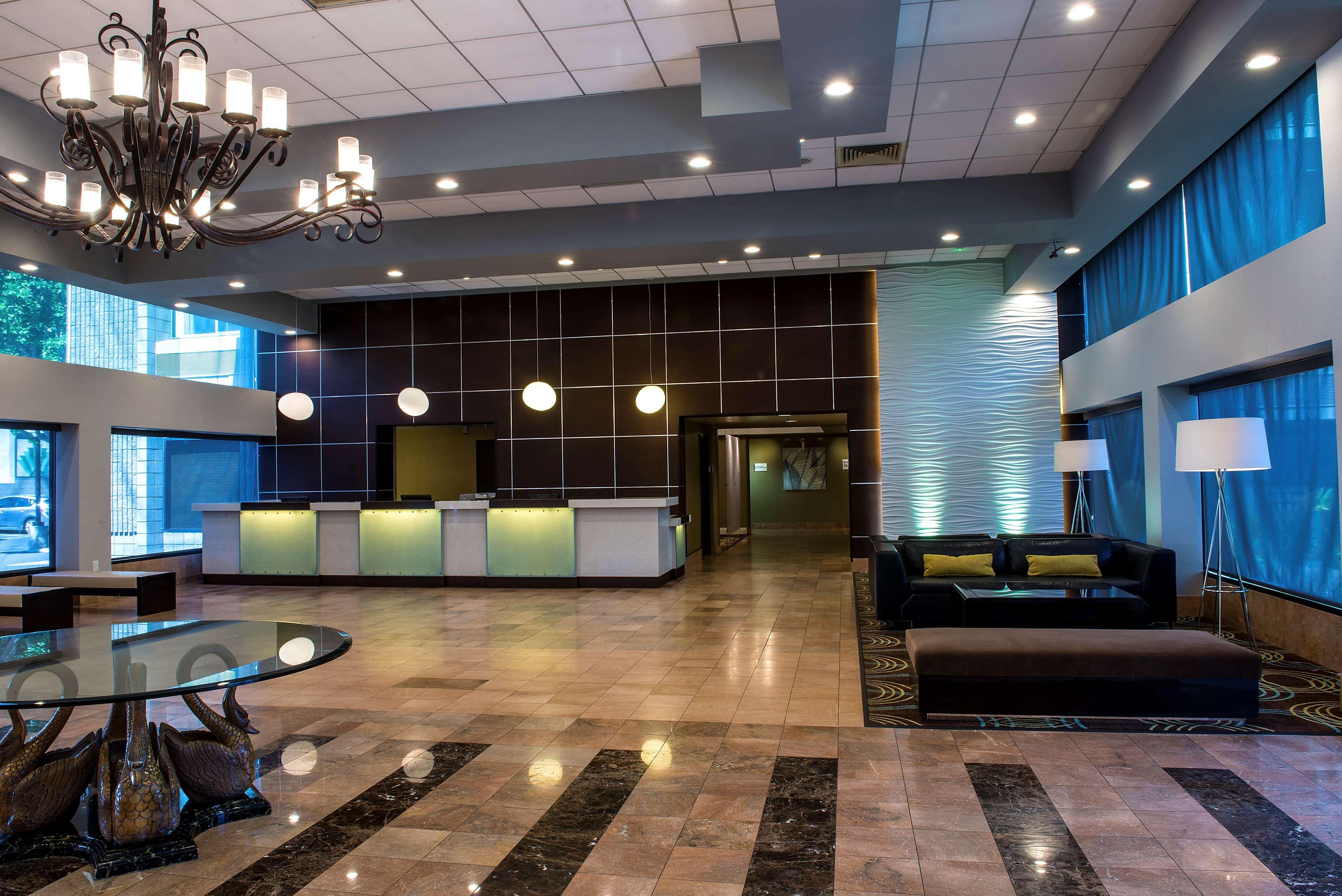 Отель Doubletree By Hilton Уиттиер Экстерьер фото